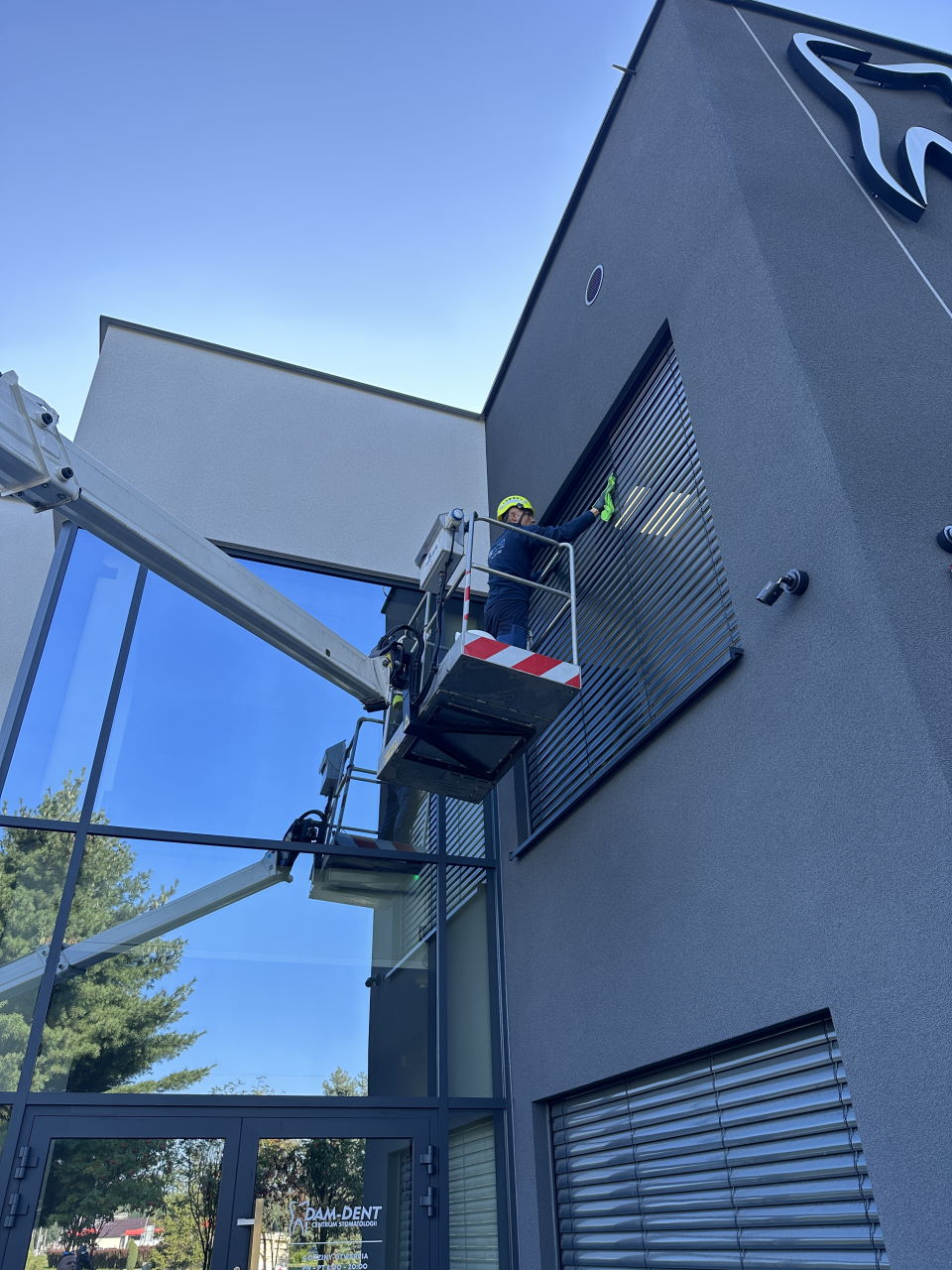 Mycie okien i przeszkleń zewnętrznych