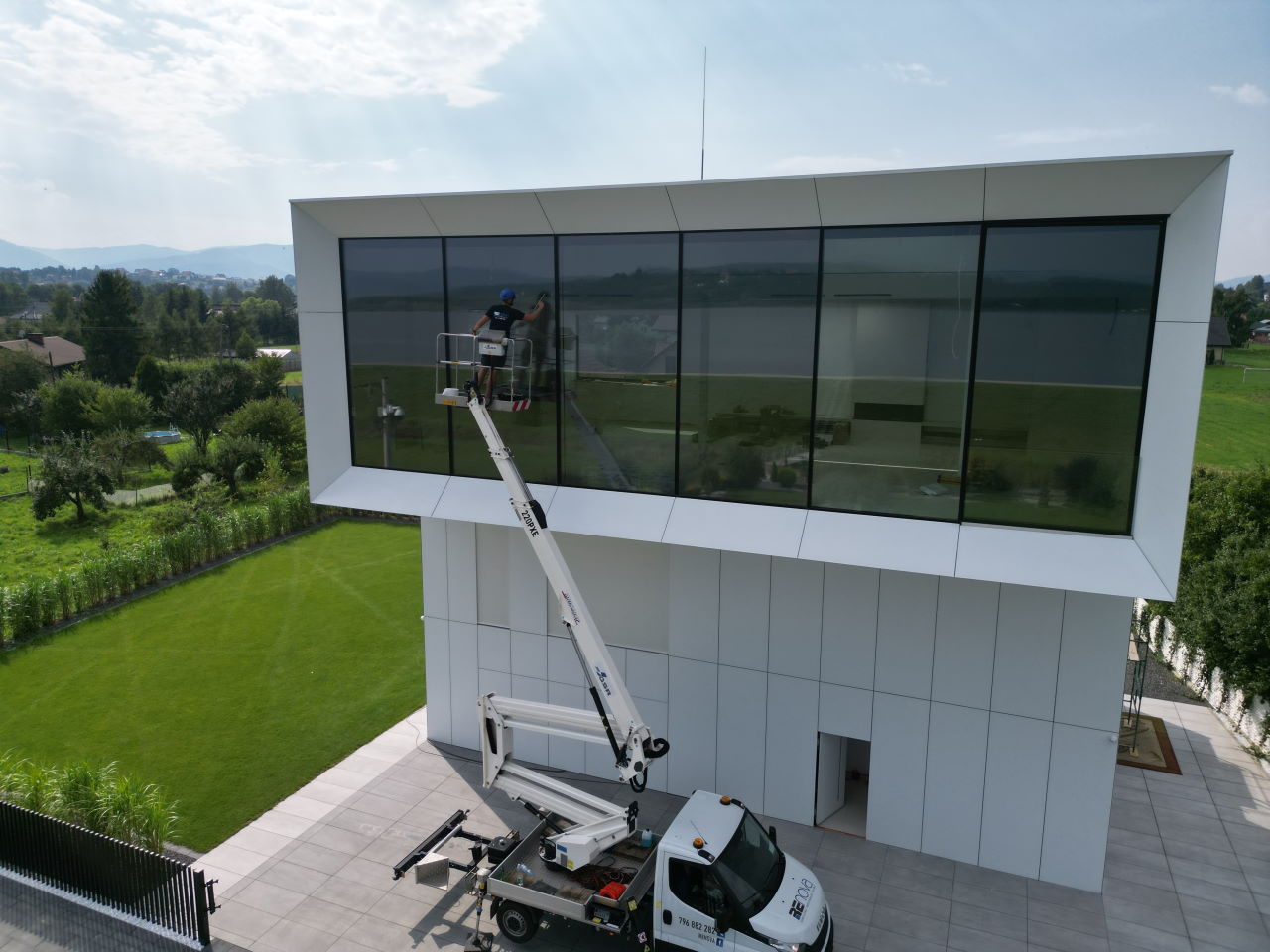 Mycie okien i przeszkleń zewnętrznych