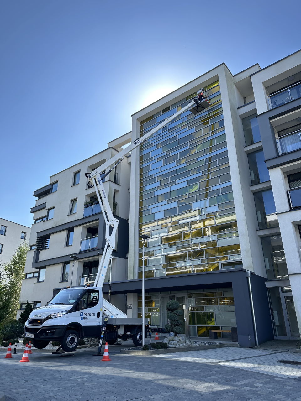 Mycie okien i przeszkleń zewnętrznych