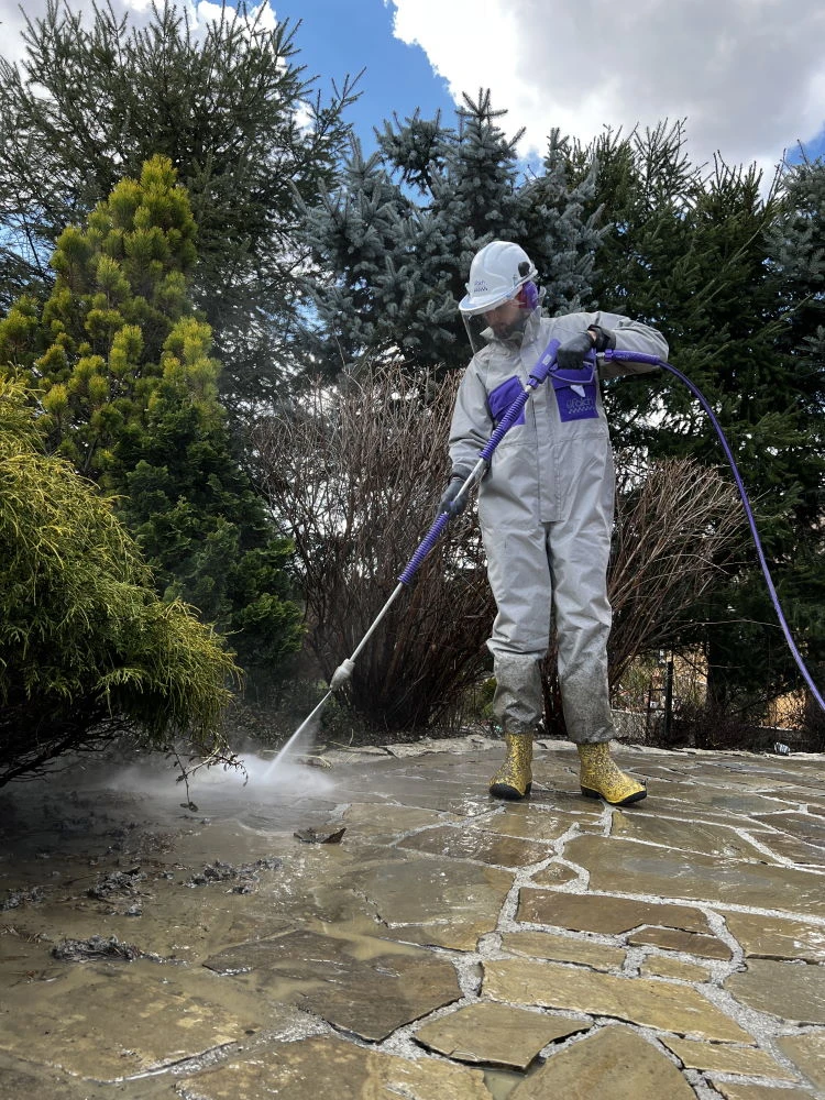 Mycie kostki brukowej - przed zimą czy po zimie? Mycie kostki brukowej - przed zimą czy po zimie?